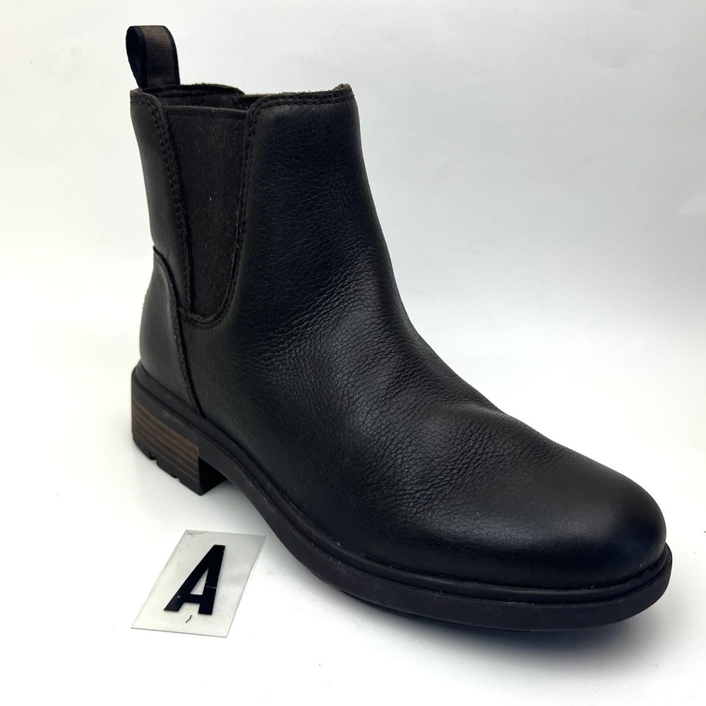 UGG  Women HARRISON MOTO boots sz 9.5